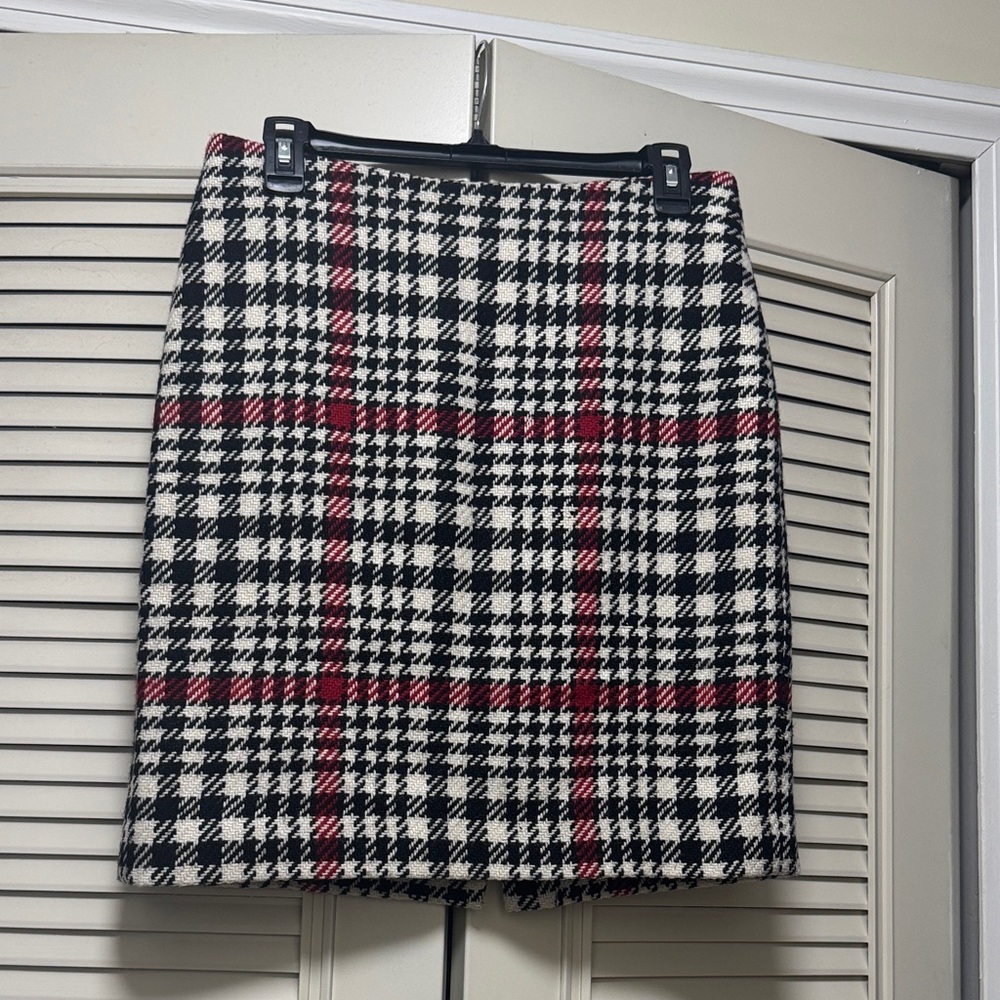 Talbots Black & White Houndstooth Pencil Skirt with Red Windowpane